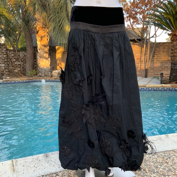 🔥RARE FIND🔥BGN - SILK BALLOON SKIRT/ FEATHER DETAILS - Picture 1 of 9